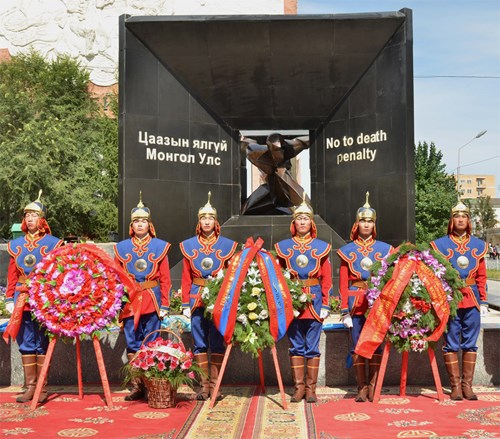 УЛС ТӨРИЙН ХИЛС ХЭРЭГТ ХЭЛМЭГДЭГСДИЙН ДУРСГАЛЫГ ХҮНДЭТГЭХ ӨДӨР ТОХИОЖ БАЙНА